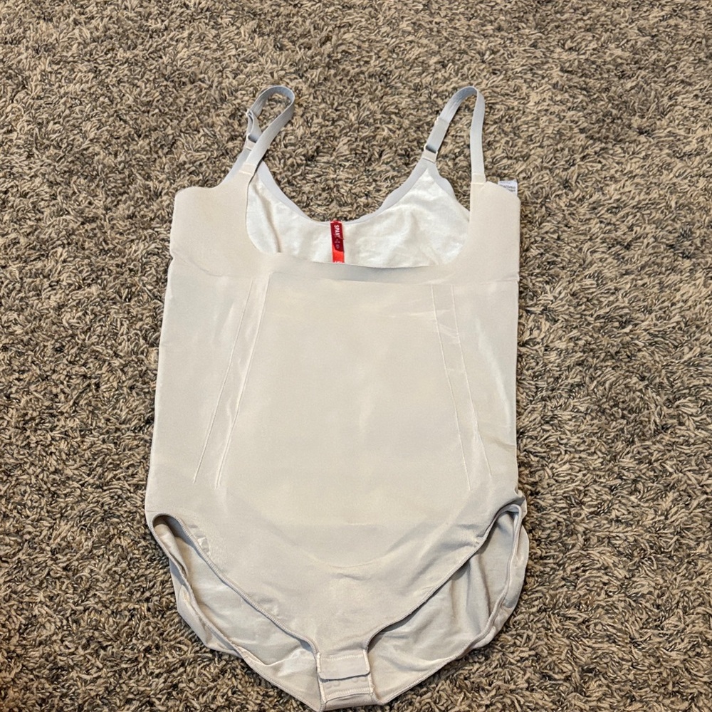 SPANXsculpt OnCore Open Bust Panty Bodysuit Size Large, Soft Nude